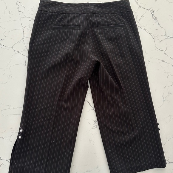 Guess Vintage Capri Pants - Picture 3 of 4